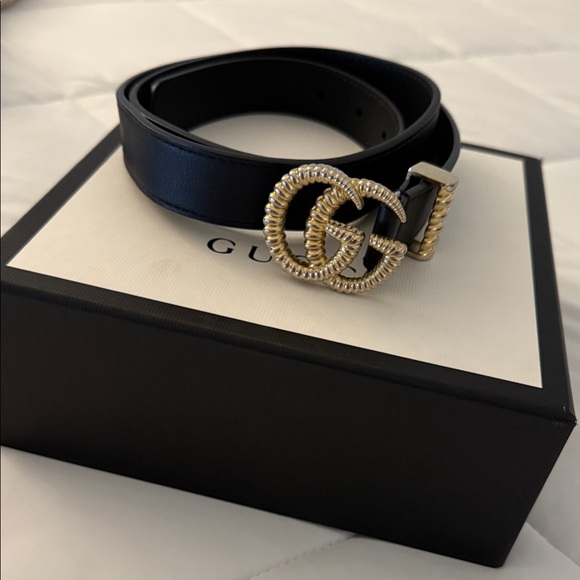 Gucci Women's Belt in Black with Gold GG Buckle - Picture 1 of 6